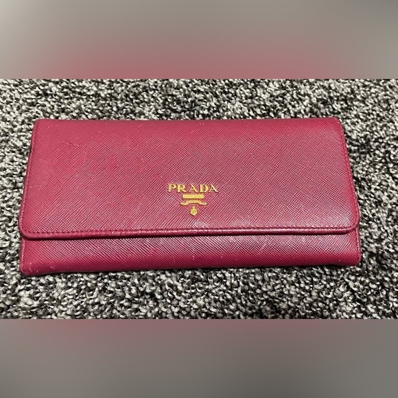 Prada wallet with COA - Picture 3 of 16
